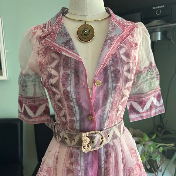 Beautiful dress - Picture 3 of 7